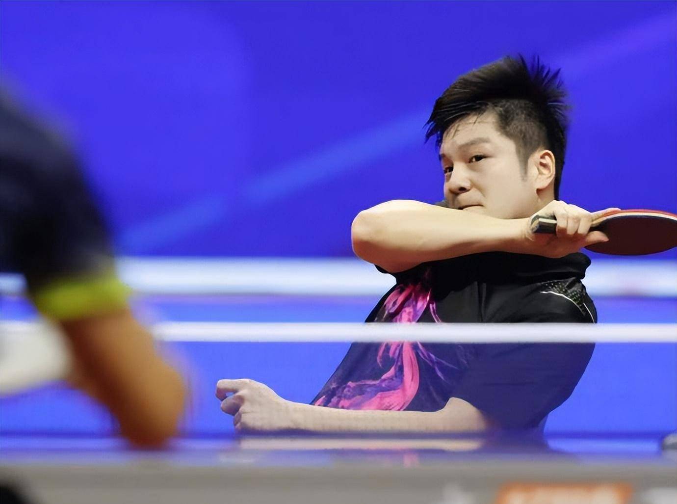 开云平台-EDG力克RNG，Zeus线上压制力十足焦点之战八强赛，引爆全场热议